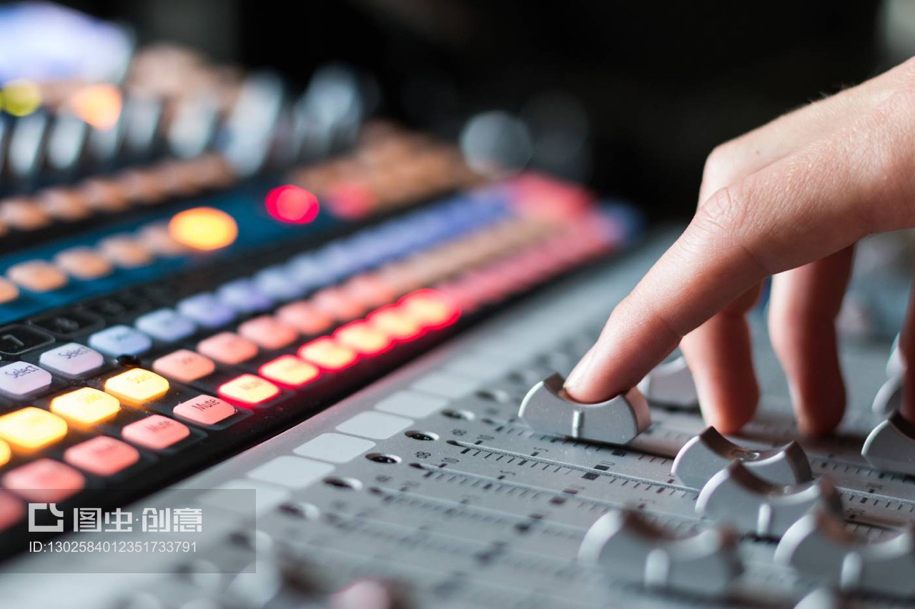 錄音室調(diào)音臺(tái):專業(yè)音樂(lè)制作